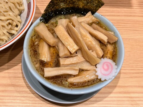 【松富士食品】「久臨エキュートエディション御茶ノ水」の「メンマつけめん（並）」（2026年9月撮影）【東京都千代田区】